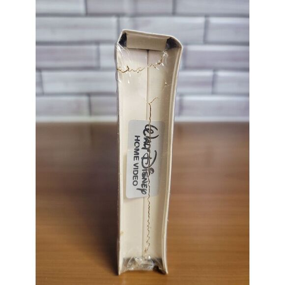 Disney Presents: Aladdin and the King of Thieves (VHS) #A32 - Picture 4 of 9